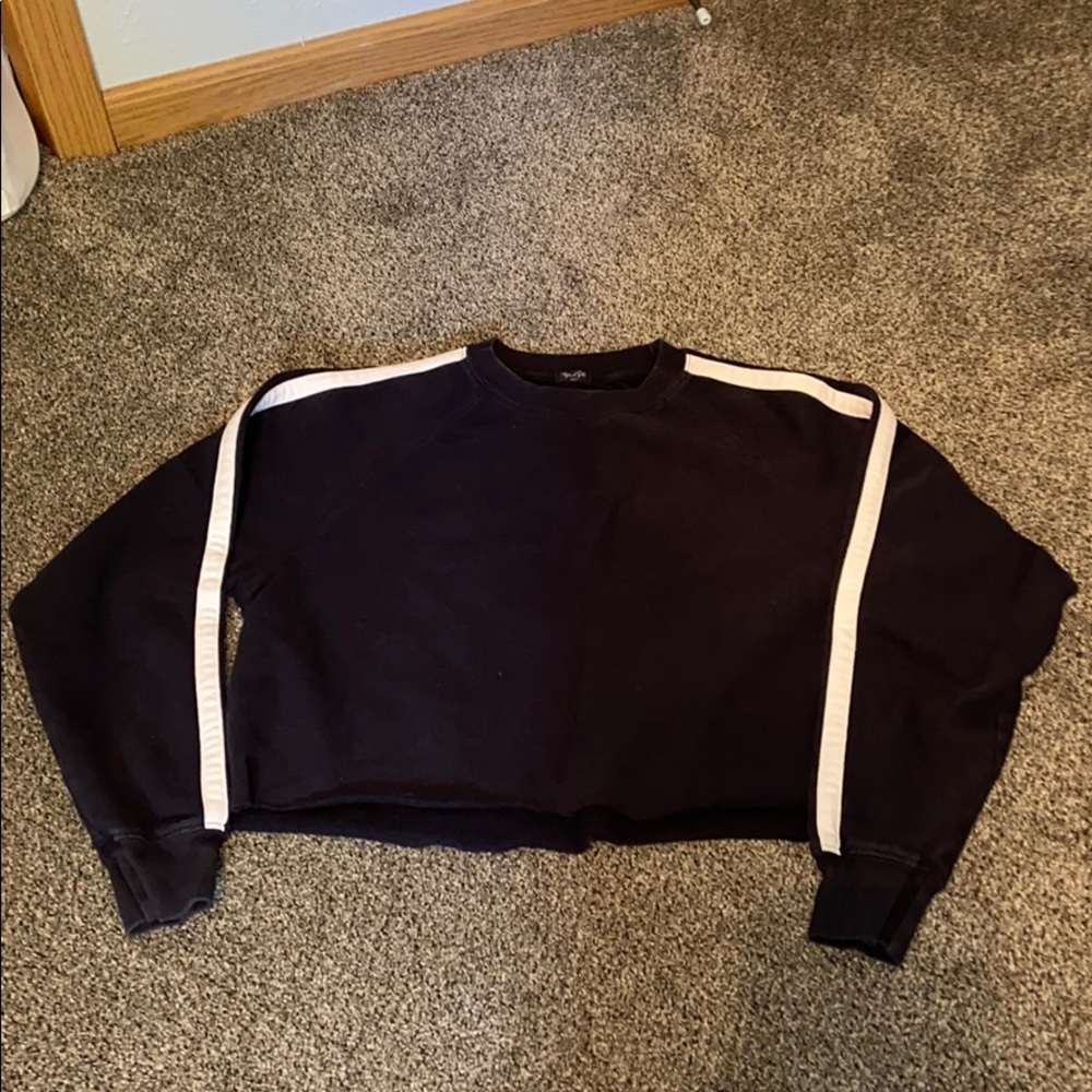 Black cropped sweatshirt